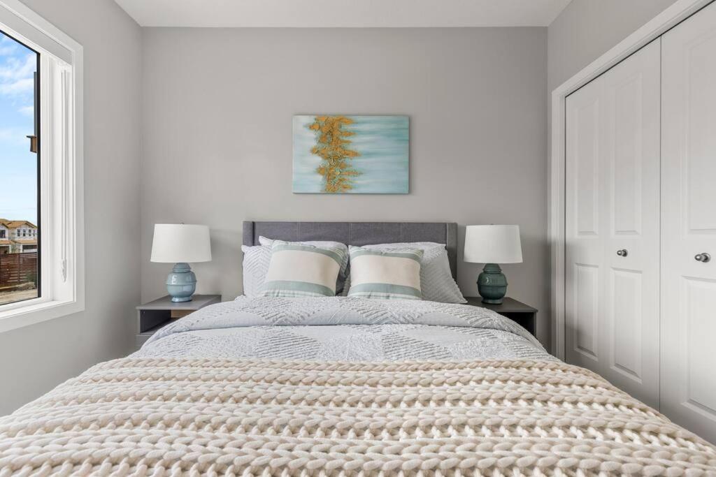 Brand New Luxury Walk-Out Suite - YYC מראה חיצוני תמונה