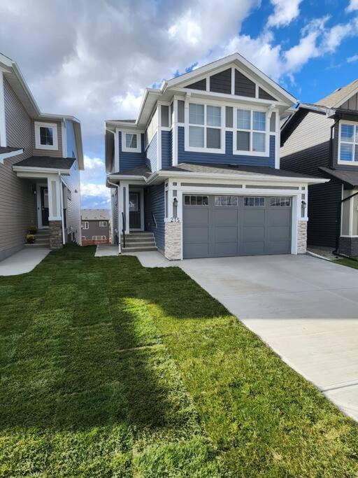 Brand New Luxury Walk-Out Suite - YYC מראה חיצוני תמונה